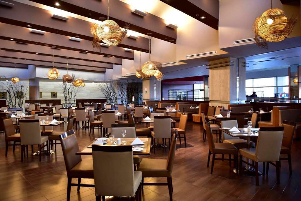 Отель Doubletree By Hilton Калама Ресторан фото